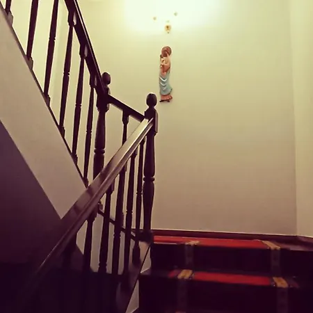 Casa Jose E Maria - Moradia Espacosa Com Jardim No Centro De *