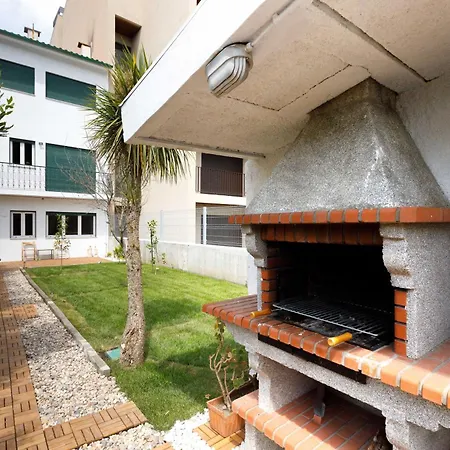 Дом отдыха Casa Jose E Maria - Moradia Espacosa Com Jardim No Centro De