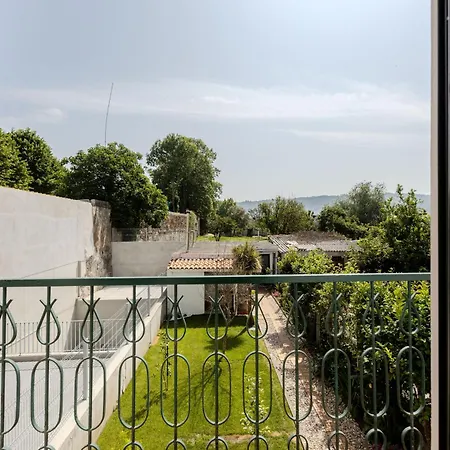 Casa Jose E Maria - Moradia Espacosa Com Jardim No Centro De *
