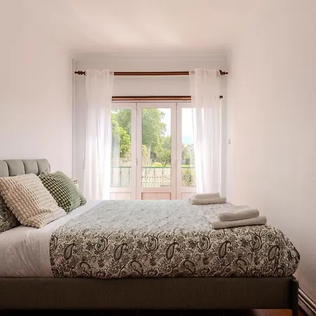 Дом отдыха Casa Jose E Maria - Moradia Espacosa Com Jardim No Centro De